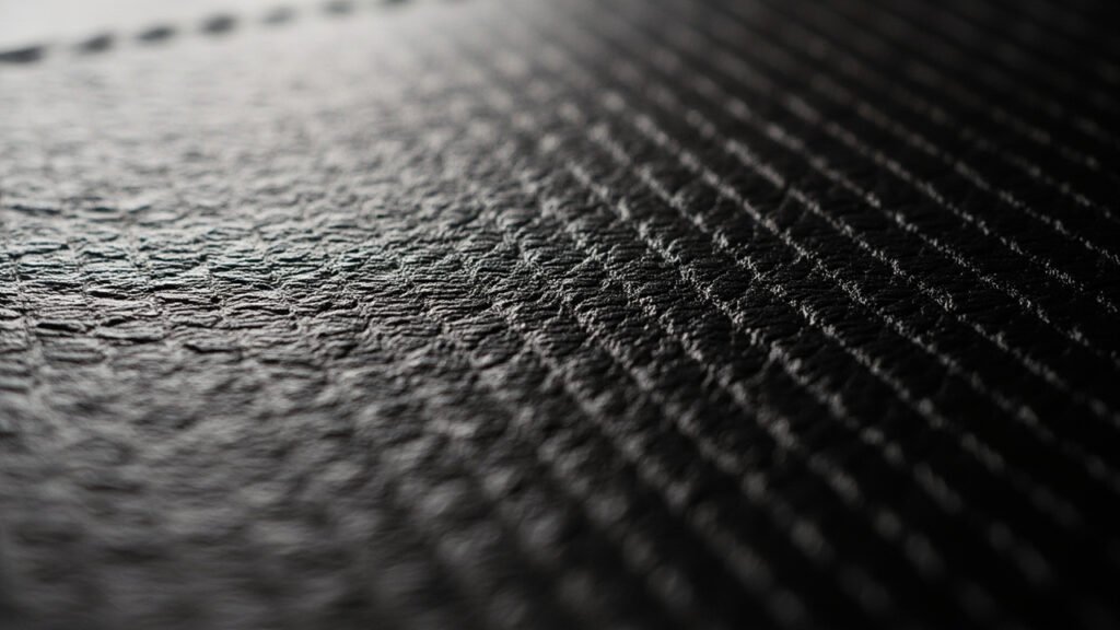 Grain croisé saffiano en macro, trame diagonale régulière