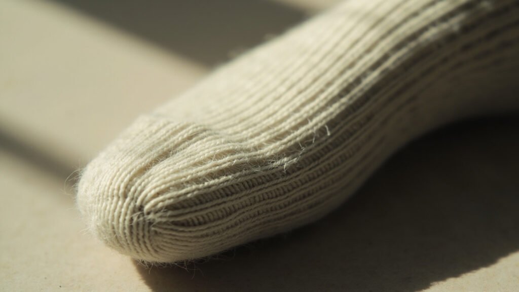 Pointe remaillée maille à maille, couture plate invisible